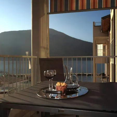 Contemporary 2 Bed With Pool And Jacuzzi Apartment