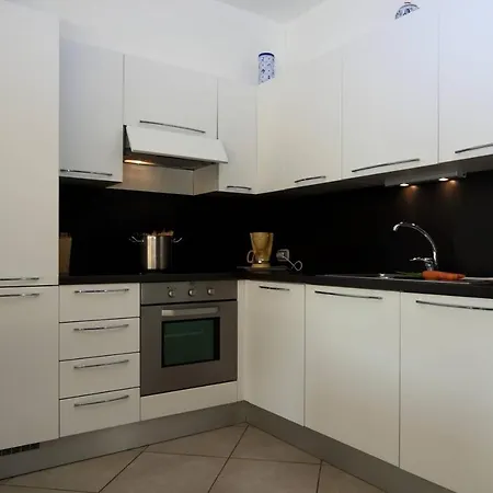 Apartment Contemporary 2 Bed With Pool And Jacuzzi Cannero Riviera